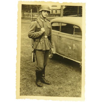 Deutscher Soldat und Wehrmachtshauptquartier Opel Olympia. Espenlaub militaria